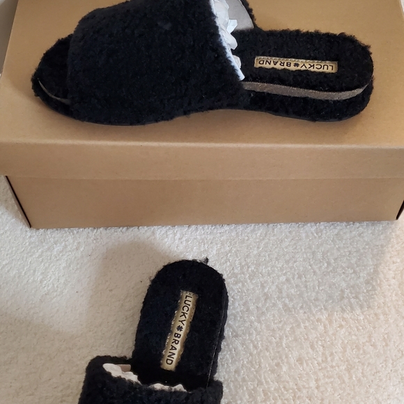 #2 Lucky Brand Gadini Black Faux Fur Open Toe Fleece Slippers - Picture 7 of 7